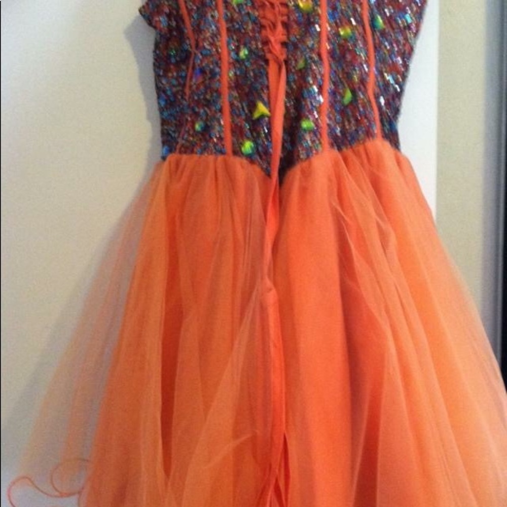 Prom dresses - Picture 2 of 3